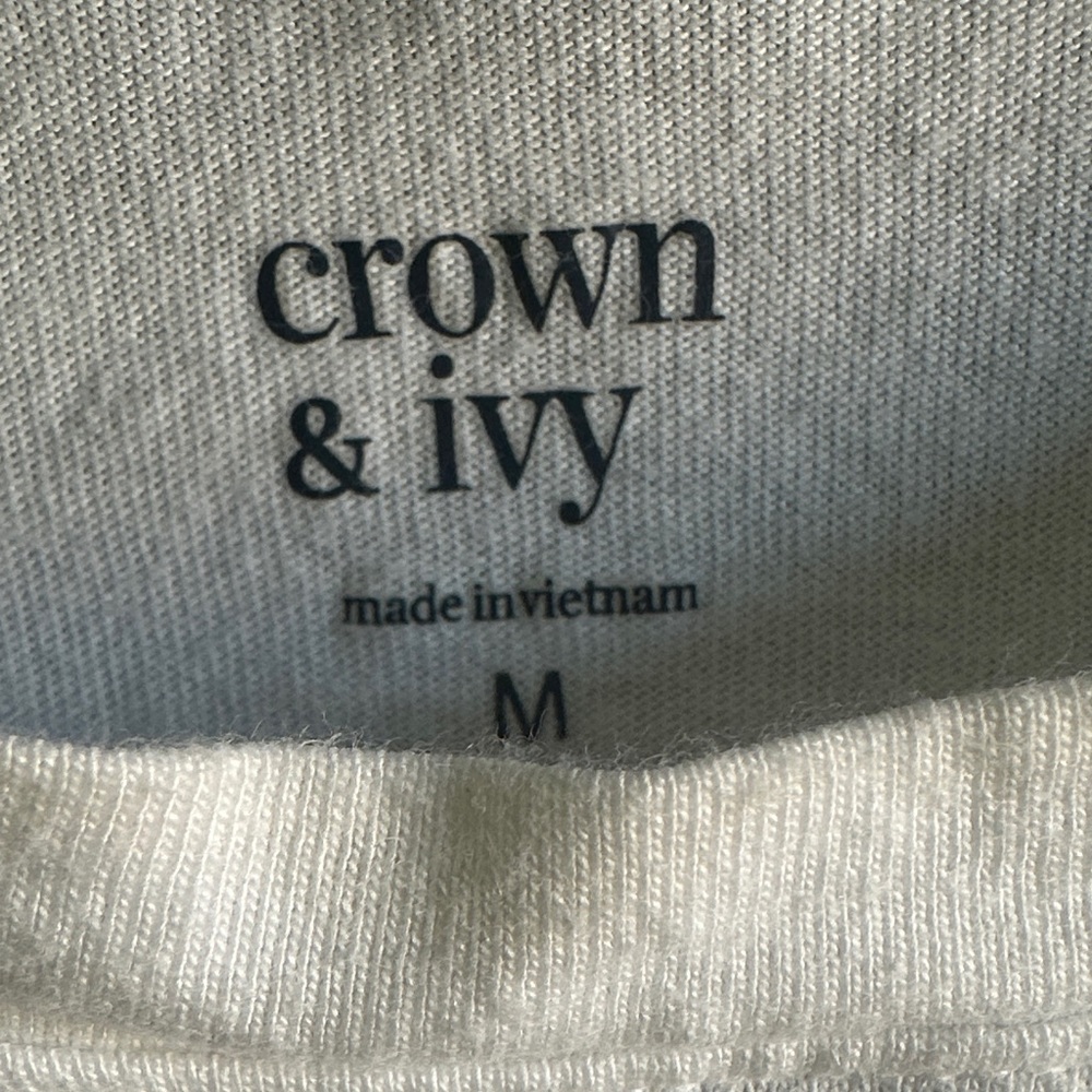 Crown & Ivy Classic White Long Sleeve Top Size M - Picture 2 of 3